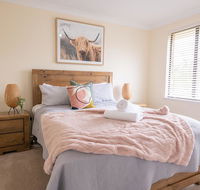42 Rosemary Lane - Central Orange - Spacious Family Home - Quiet Lane - Maitland Accommodation