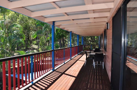 43 Double Island Drive - Two Level Holiday Home With Swimming Pool. Located Close To Beach And CBD - Maitland Accommodation 2