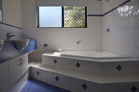 44 Cypress Avenue - Holiday Home In A Quiet Location, Close To Patrolled Beach And CBD - Maitland Accommodation 2