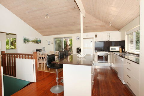 56 Millen Crt, Coolum Beach - Pet Friendly, Linen Included - Maitland Accommodation 2