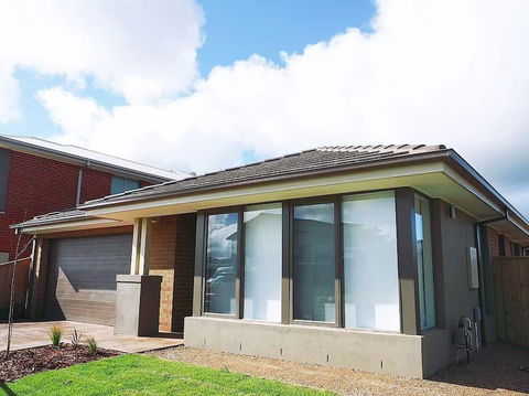 5Bed 2Bath Family House In Werribee - Maitland Accommodation 0