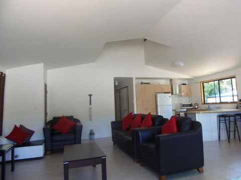 6 Bomburra Court - Rainbow Beach, Pet Friendly In Great Bush And Beach Location - Maitland Accommodation 2