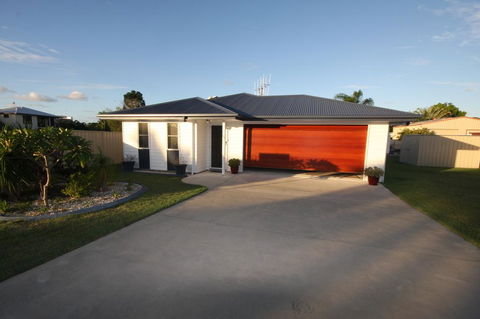62 Tingira Close - Modern Lowset Home With Swimming Pool, Outdoor Area, Ample Parking. Pet Friendly - Maitland Accommodation 1