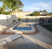 62 Tingira Close - Modern lowset home with swimming pool outdoor area ample parking. Pet friendly - Maitland Accommodation