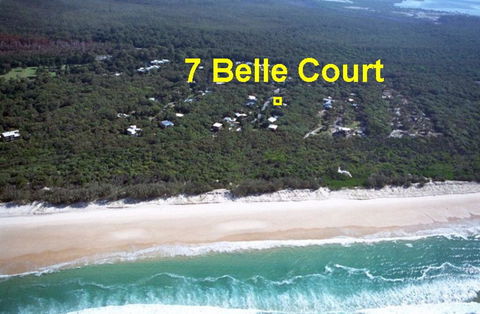 7 Belle Court - Rainbow Shores, Huge Beach House, Ducted Air Con, Pets Welcome - Maitland Accommodation 3