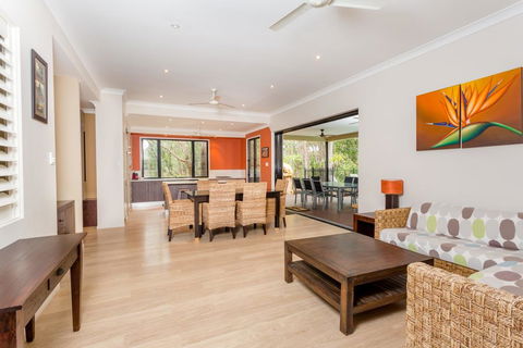 8 Ibis Court - Rainbow Shores, Swimming Pool, Walk To Beach, Executive Beach House - Maitland Accommodation 1