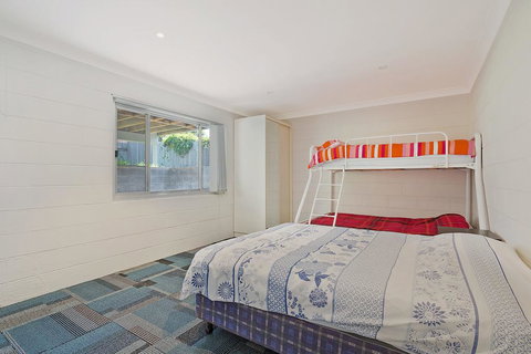 81 Dalmeny Drive - Beach House - Maitland Accommodation 3