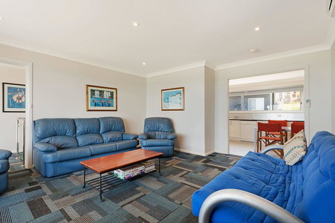 81 Dalmeny Drive - Beach House - Maitland Accommodation 2