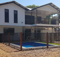 9 Ibis Court - pool beach volleyball air conditioning - Maitland Accommodation