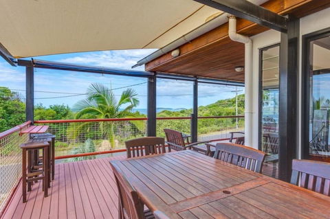 90 Cooloola Drive - Rainbow Beach, Luxury Beach House, Ocean Views - Maitland Accommodation 2