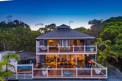 A PERFECT STAY - The Palms At Byron - Views Over Wategos Beach - Maitland Accommodation 1