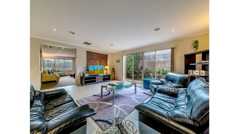 A TOUCH OF CLASS - PET FRIENDLY (OUTSIDE ONLY) - Maitland Accommodation 1