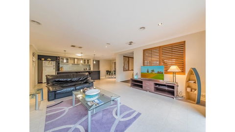 A TOUCH OF CLASS - PET FRIENDLY (OUTSIDE ONLY) - Maitland Accommodation 2