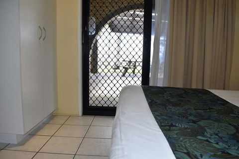 ABSOLUTE BEACH FRONT MACKAY - Comfort Resort Blue Pacific - Maitland Accommodation 2