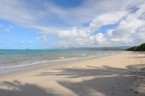 ABSOLUTE BEACHFRONT BLISS @ NEWELL BEACH - Maitland Accommodation 1