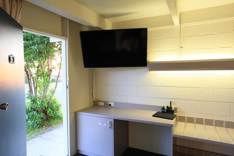 Absolute Lakes Entrance Motel - Maitland Accommodation 3