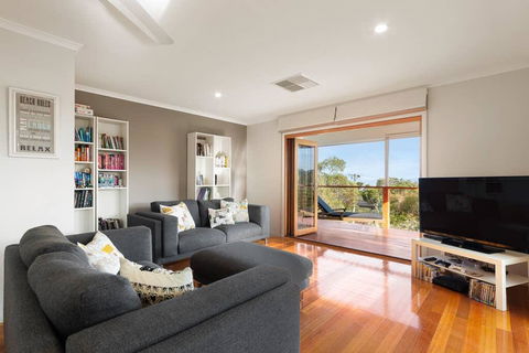 Acqua Vista - Water View, Fireplace, Walk To Beach - Maitland Accommodation 1