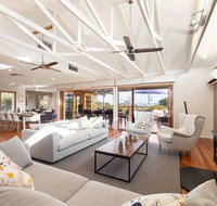 Acqua Vista - water view fireplace walk to beach - Maitland Accommodation