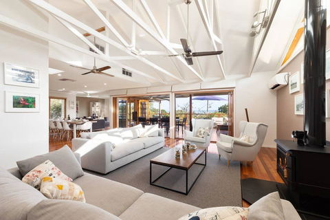 Acqua Vista - Water View, Fireplace, Walk To Beach - Maitland Accommodation 0