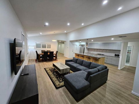 E 4 Room Retreat Family Friendly - Maitland Accommodation 0