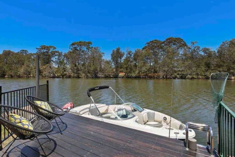 DOCK 08 Riverside Entertainer Pets Welcome - Maitland Accommodation 0