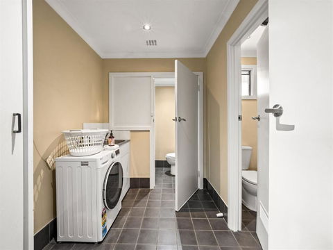 Eagle Bay Beach House - 300m To The Beach! - Maitland Accommodation 4