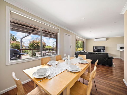 Eagle Bay Beach House - 300m To The Beach! - Maitland Accommodation 3
