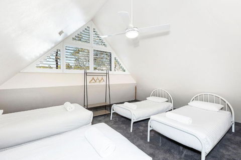 Eagle Bay Beach Lodge - 1 Street Back From Stunning Eagle Bay! - Maitland Accommodation 2
