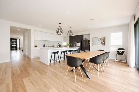 EDEN Spacious Torquay Family Escape - Maitland Accommodation 0