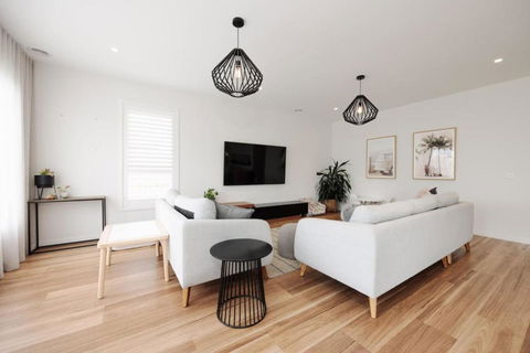 EDEN Spacious Torquay Family Escape - Maitland Accommodation 1