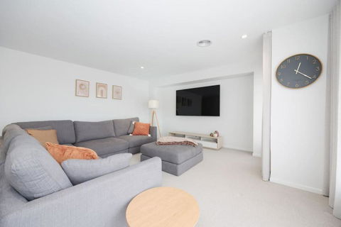 EDEN Spacious Torquay Family Escape - Maitland Accommodation 3