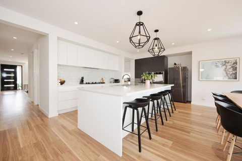 EDEN Spacious Torquay Family Escape - Maitland Accommodation 4