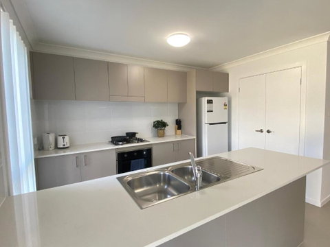 Edmondson Modern 4 Br House Quiet & Convenient - Maitland Accommodation 2