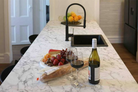 EDW19 - Stylish 2-Bed, 2-Bath Townhose In Drummoyne - Maitland Accommodation 1