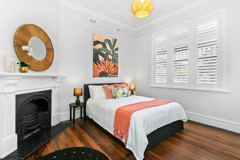 EDW19 - Stylish 2-Bed, 2-Bath Townhose In Drummoyne - Maitland Accommodation 4