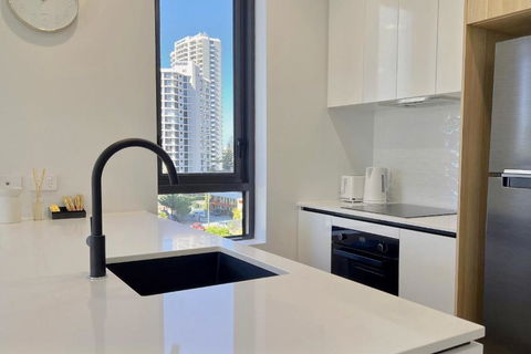 E.S. Surfers Paradise - Maitland Accommodation 2