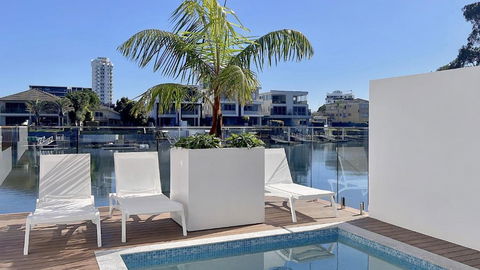 E.S. Surfers Paradise - Maitland Accommodation 0