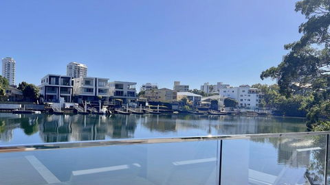 E.S. Surfers Paradise - Maitland Accommodation 1
