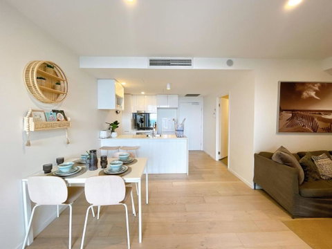 Elegant And Cozy Top Floor 1BD Apartment At South Bank - Maitland Accommodation 4
