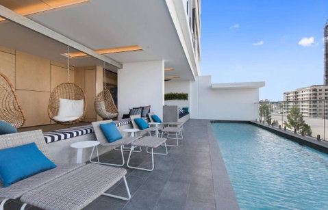 Elegant And Cozy Top Floor 1BD Apartment At South Bank - Maitland Accommodation 0