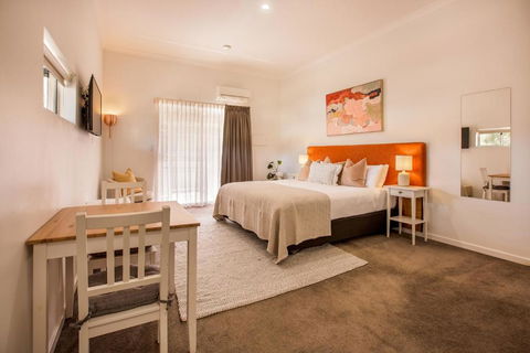 EM Apartments - Maitland Accommodation 3