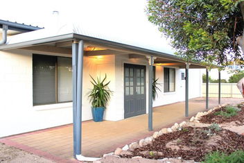 Escape By The Dunes with Maitland Accommodation