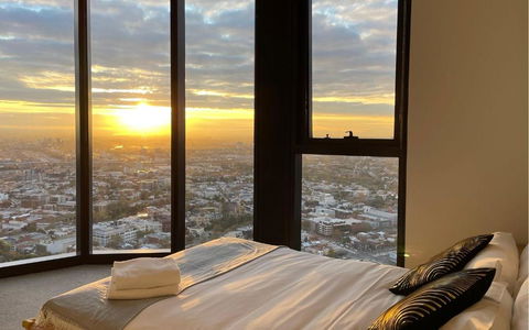 EQ Tower Modern Apartments Melbourne Central CBD - Maitland Accommodation 4
