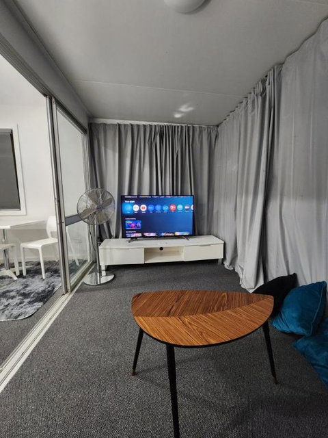 Entire Studio Apartment - Self Check-in - Maitland Accommodation 1