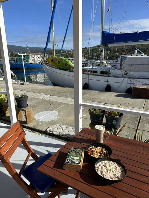 Elegant And Scenic Floating Boat House - Maitland Accommodation 4