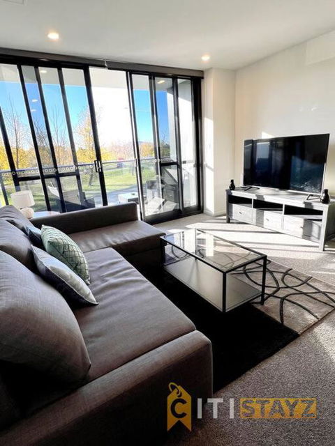 Fab In Phillip - 2bd 2bth Apt - Close To CBR Hospital - Maitland Accommodation 4