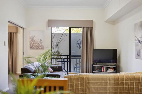 Fabulous Apt In Northbridge With Pool & WiFi - Maitland Accommodation 1