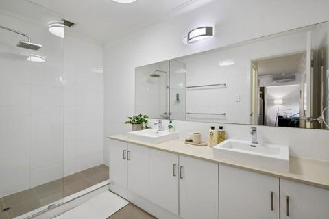 Fabulous Apt In Northbridge With Pool & WiFi - Maitland Accommodation 4