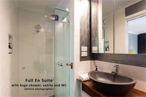 Fernbrook - Luxurious Country Retreat - Maitland Accommodation 4