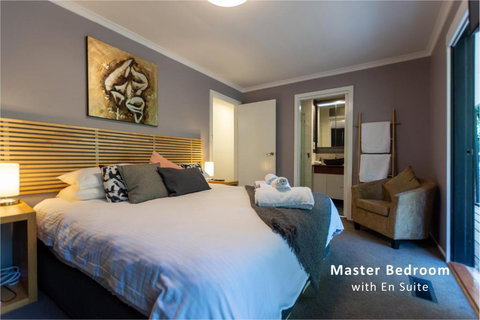 Fernbrook - Luxurious Country Retreat - Maitland Accommodation 3